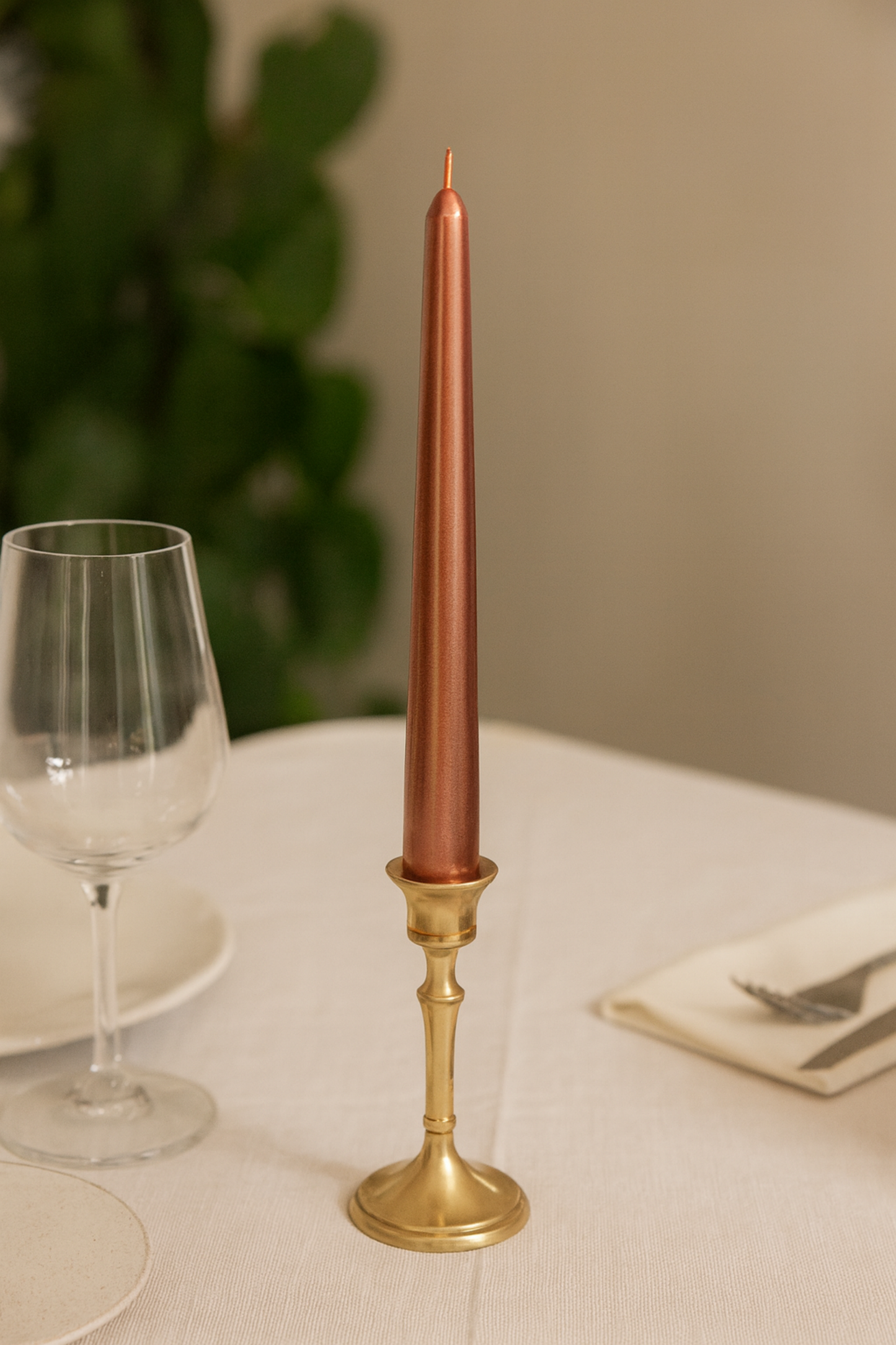 Konik Şamdan Mumu 25 cm – Dekoratif, İs Yapmaz, Kokusuz | Masa & Etkinlik Mumları