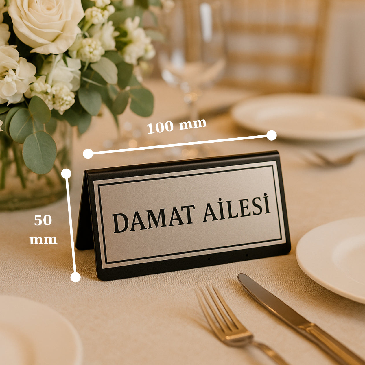 Damat ailesi masa yazısı 100x50 mm ölçülerinde siyah silver pleksi düğün masa tabelası