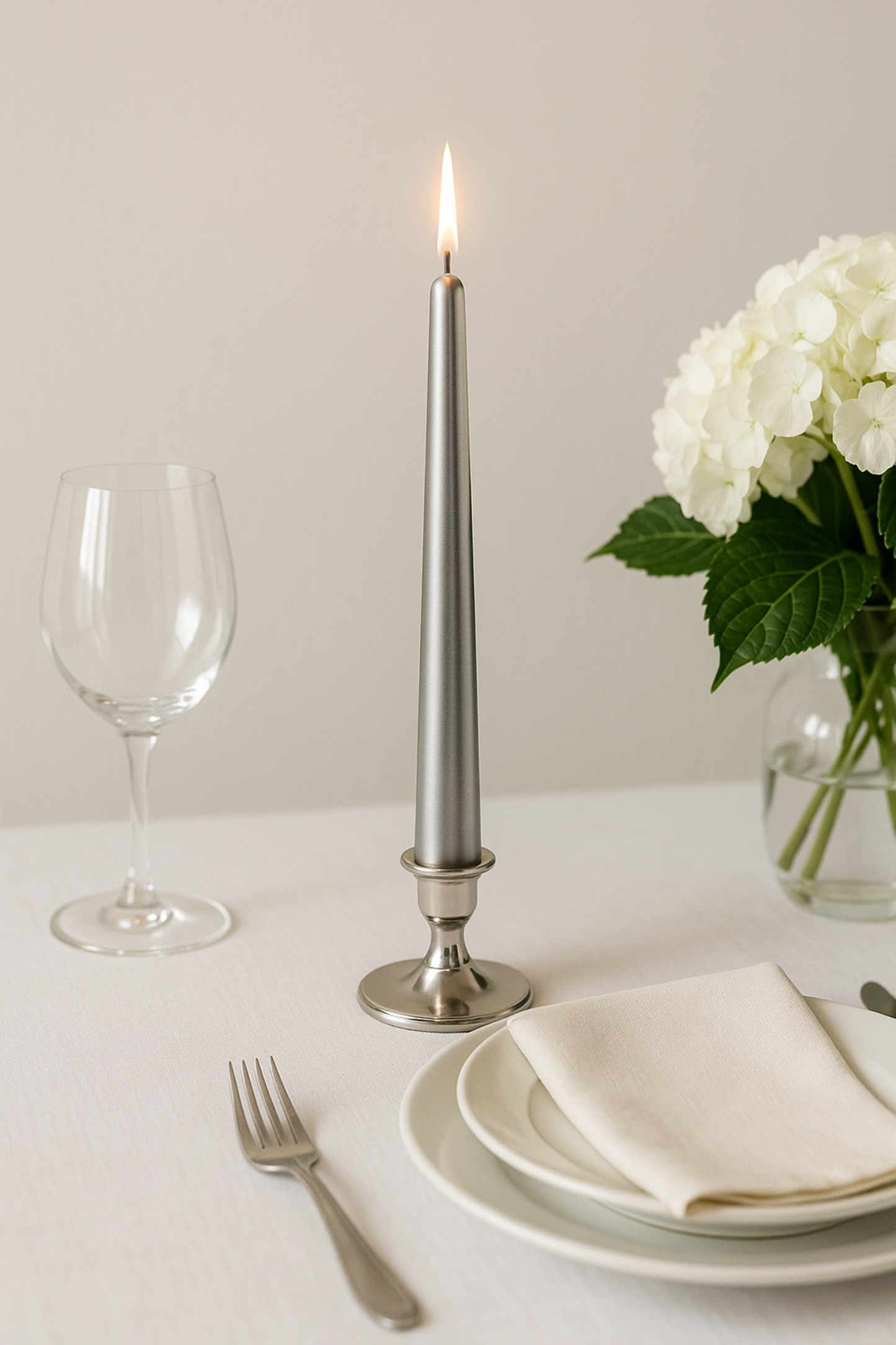 Konik Şamdan Mumu 25 cm – Dekoratif, İs Yapmaz, Kokusuz | Masa & Etkinlik Mumları