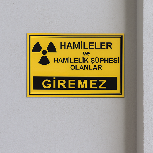 Hamileler giremez güvenlik tabelası iş yeri duvarına monte edilmiş