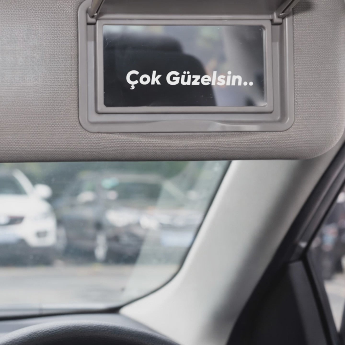 Çok Güzelsin araba güneşlik aynası stickeri sürüş anı ürün videosu